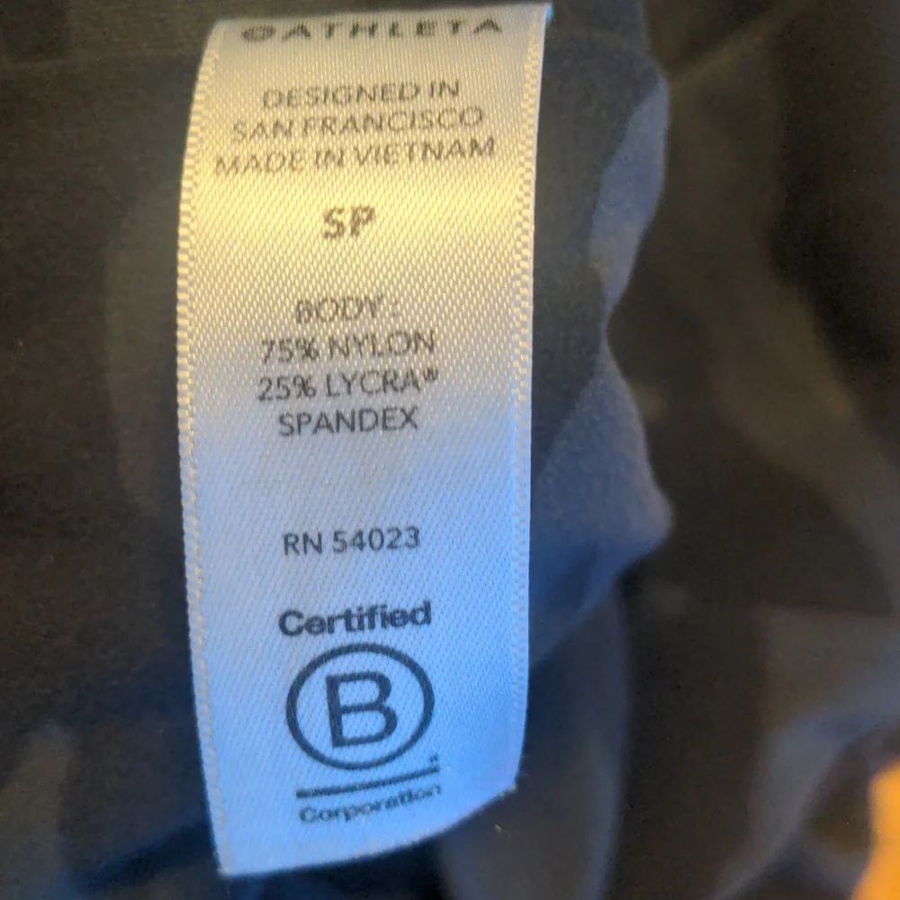Athleta Salutation Black and Grey Camo Jogger Cropped Yoga pant - Picture 5 of 6